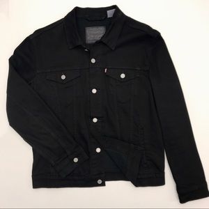 Levi’s stretch-denim jacket! Great condition 🔥